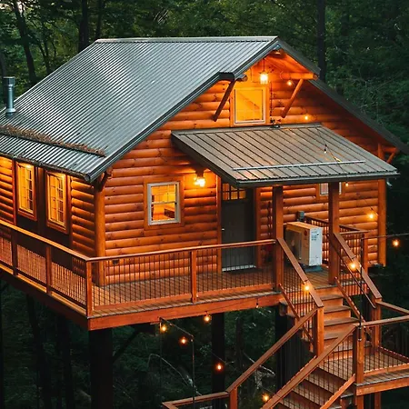 Cricket Hill Treehouse B By Amish Country Lodging